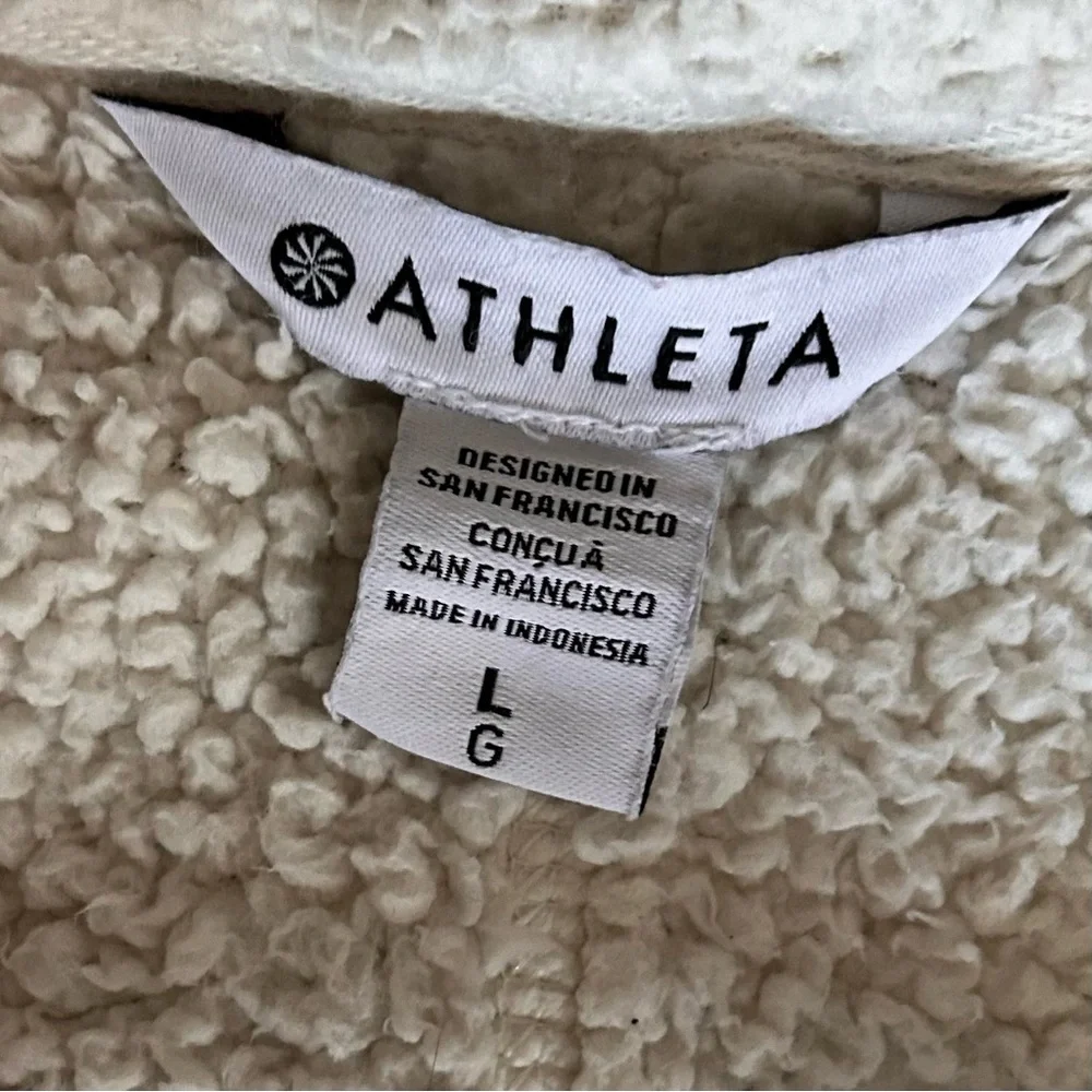 Athleta Tugga Jacket fleece full zip white, large zippered pockets